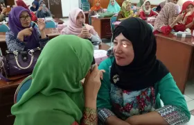 foto Edukasi Kanker Anak Dokter Puskesmas di Provinsi Sumatera Barat 4 foto_edukasi_di_padang_pelatihan_oftalmoskop_resize